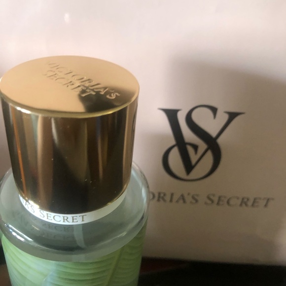 Victoria's Secret Beneath the palm - Picture 5 of 8